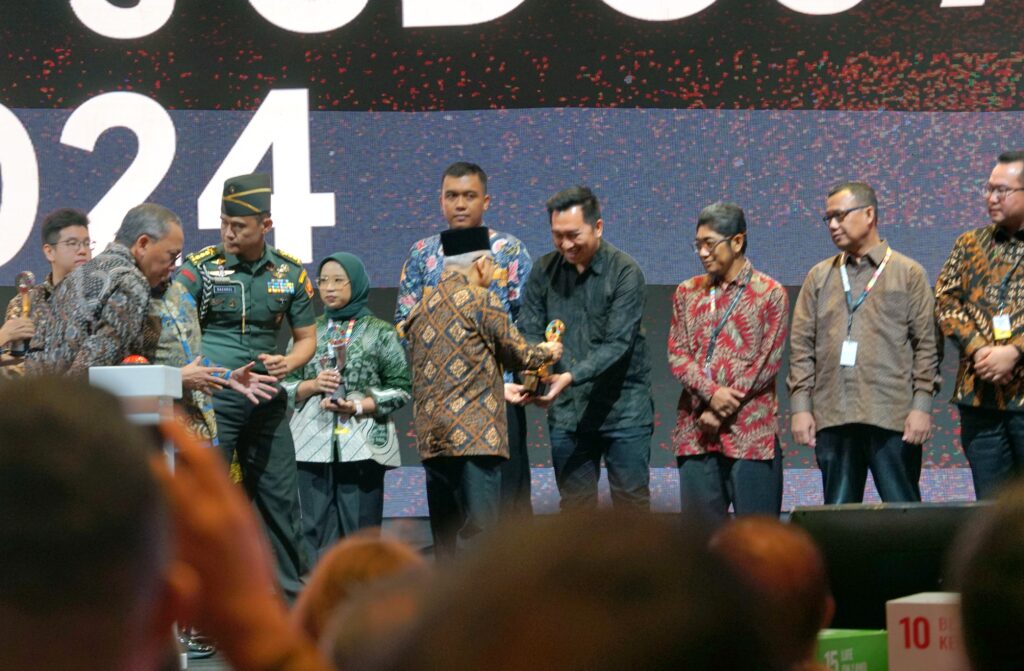 Teach4Hope Kitabisa menerima penghargaan SDG's Action Awards 2024