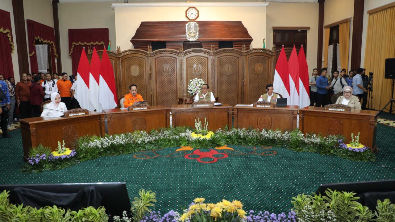 Suasana Rapat Koordinasi yang dihelat di Gedung Negara Grahadi, Kota Surabaya, Jawa Timur pada Selasa (17/12).