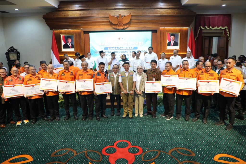 Berikut VNR Rakor Penanganan Darurat Bencana Hidrometeorologi Basah di Gedung Negara Grahadi, Kota Surabaya, Provinsi Jawa Timur, Selasa (17/12)